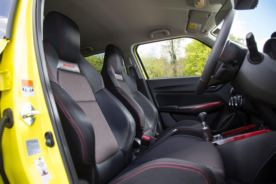 9-suzuki-swift-sport-lt-review-cabin.jpg